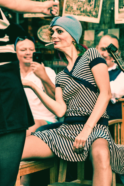 Šaty pruhované, vintage look — foto 2
