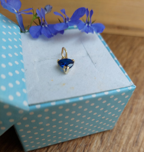 Zlaté srdíčko modrý spinel — foto 2