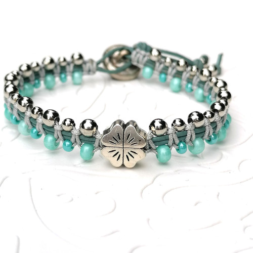 Four Leaf Clover-Macrame Beaded Bracelet — foto 2