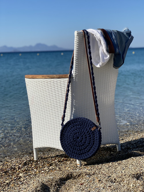 Navy modrá kulatá háčkovaná kabelka “Summertime” — foto 6