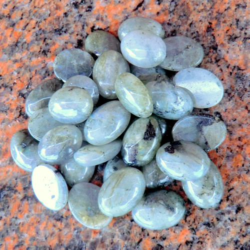 Labradorit kabošon 18 x 13 mm — foto 3