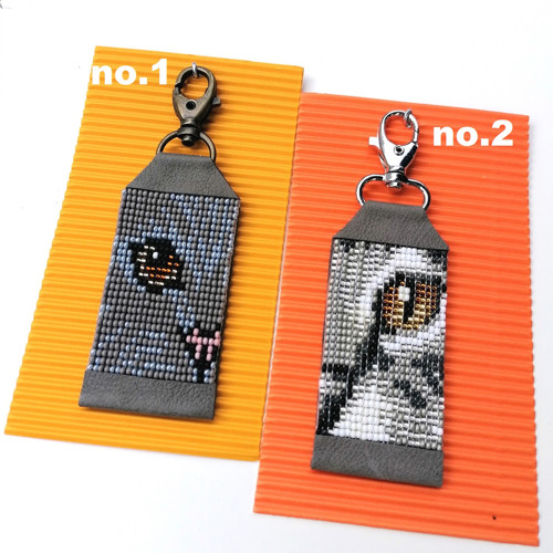 Gray Tabby Cat-Leather Beaded Keychain — foto 3