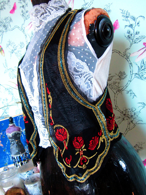 Boho hippie vestička vyšívaná — foto 3
