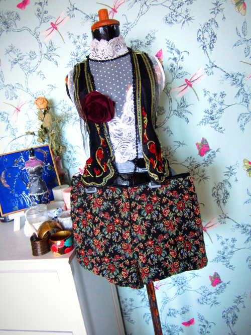 Boho hippie vestička vyšívaná — foto 2