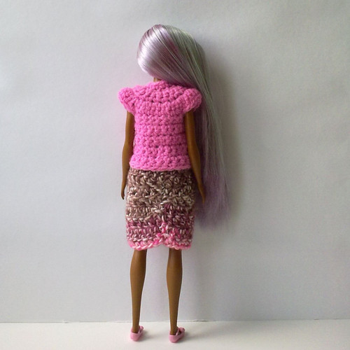 Oblečky pro Barbie - triko, sukně — foto 3