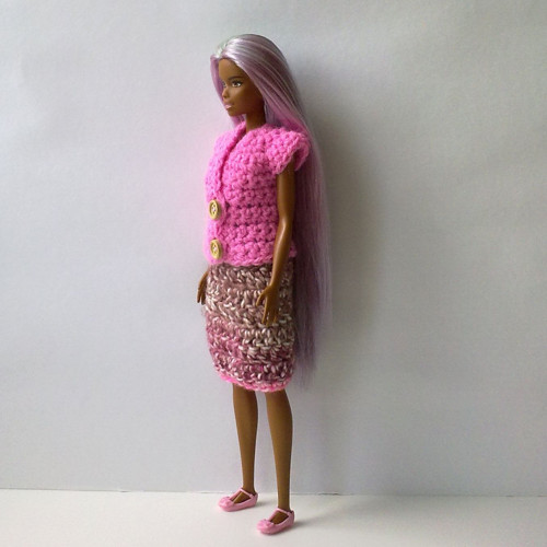 Oblečky pro Barbie - triko, sukně — foto 2