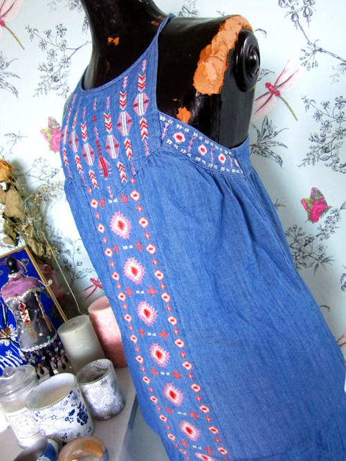 Šaty jeans boho vyšívané — foto 3