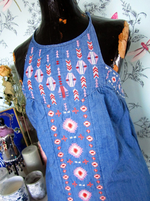 Šaty jeans boho vyšívané — foto 2