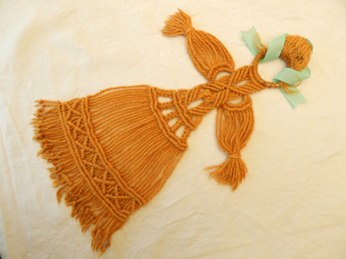 Drhaná panenka / MACRAMÉ /- SLEVA ze 180 — foto 2