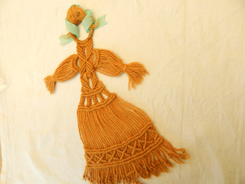Drhaná panenka / MACRAMÉ /- SLEVA ze 180 — foto 3