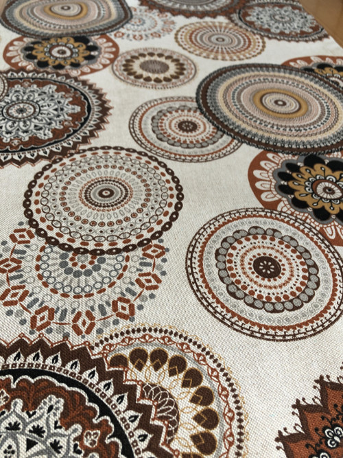 Ubrus - Mandala hnědá 194/40 cm — foto 3
