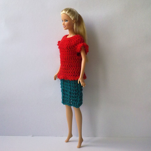 Oblečky pro Barbie - triko, sukně — foto 2