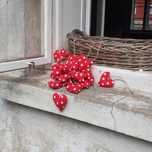 Srdíčka - červená s puntíky — foto 4