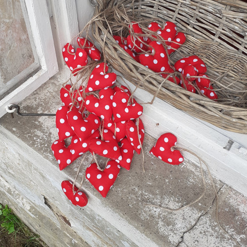 Srdíčka - červená s puntíky — foto 2