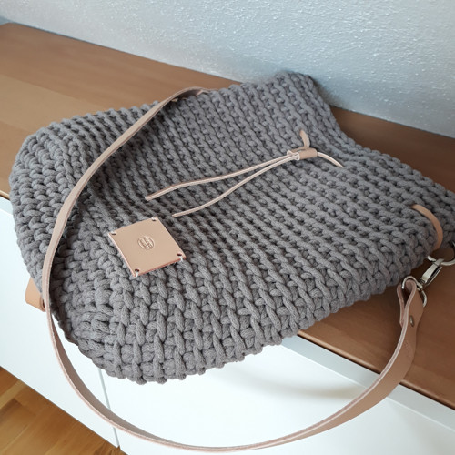 Háčkovaná stahovací kabelka mokka — foto 2