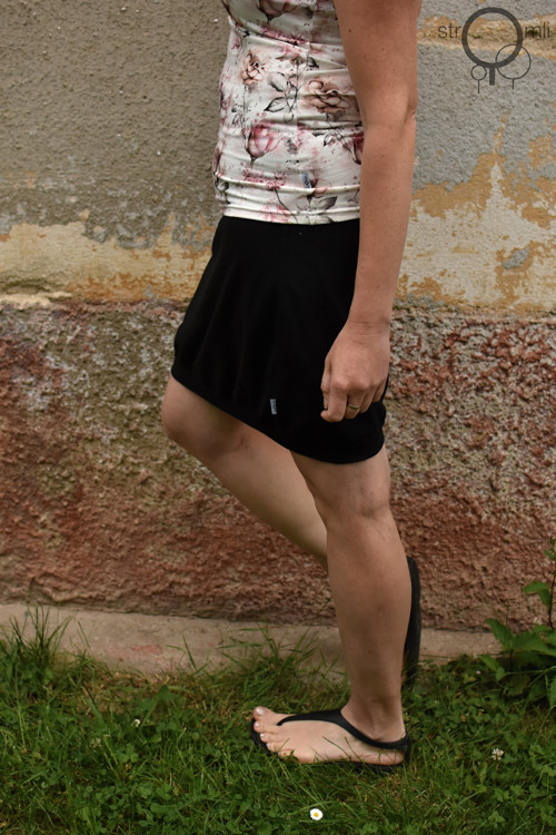 Černá mírně do balónku, vel. M-L — foto 3