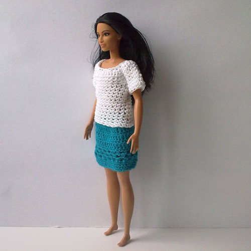 Oblečky pro Barbie - triko, sukně — foto 2