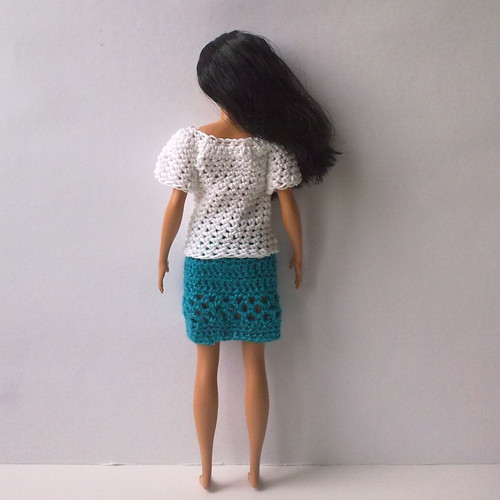 Oblečky pro Barbie - triko, sukně — foto 3