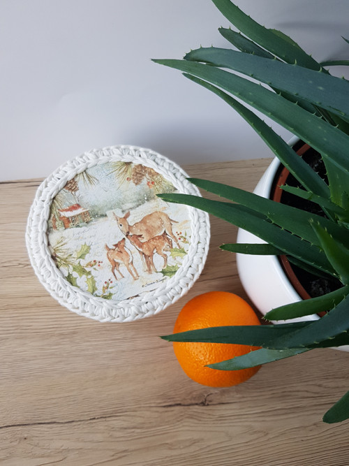 Háčkovaný košík s dřevěným víkem — foto 4
