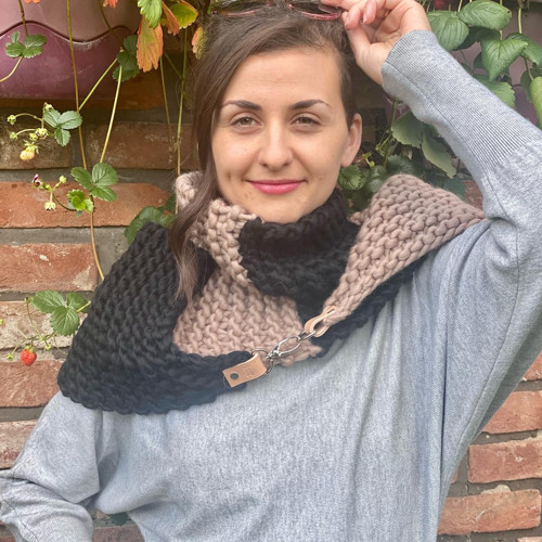 Šála s karabinou černobéžová — foto 4