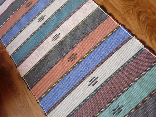 Ručně tkaný koberec- 70 x180 cm — foto 2
