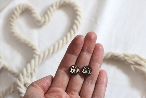 Drevené maľované náušnice Love — foto 2