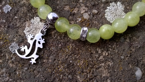 Náramek: peridot + ještěrka — foto 2
