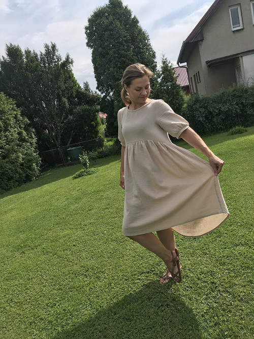 Šaty v barvě bílé kávy — foto 5