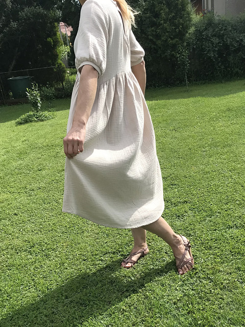 Šaty v barvě bílé kávy — foto 3