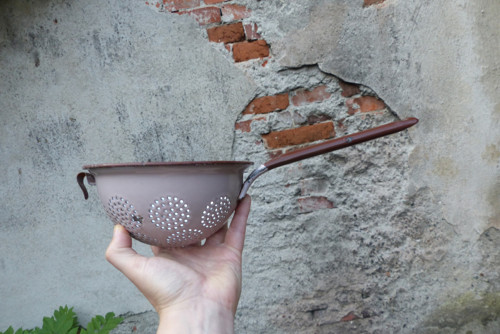 Z kuchyně... smaltovaný cedník — foto 3