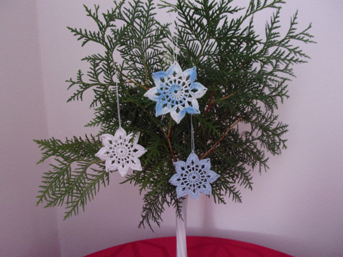 Háčkovaná vločka průměr 7,5 cm — foto 2