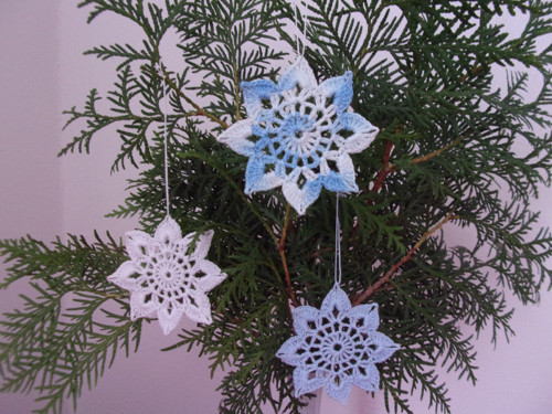 Háčkovaná vločka průměr 7,5 cm — foto 6