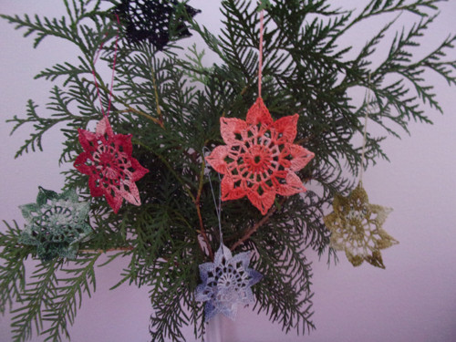 Háčkovaná vločka melír 7,5 cm — foto 5