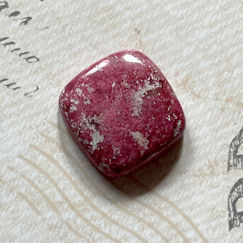 Thulit kabošon / 23x23x6mm — foto 4