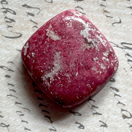 Thulit kabošon / 23x23x6mm — foto 6