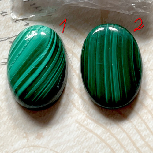 Malachit pravý kabošon ovál / 25x18mm — foto 4