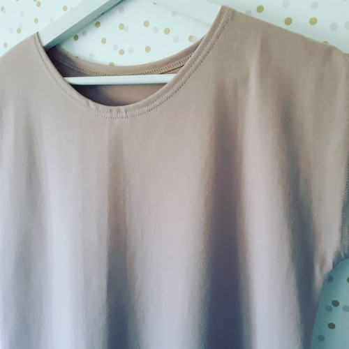 Šaty beige — foto 2