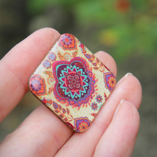 Mandala, dřevěná brož — foto 2