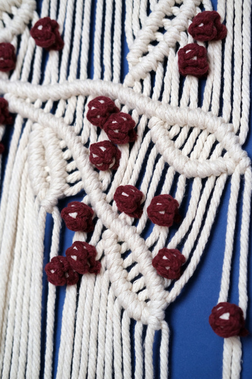Macrame dekorace na zeď lístky s růžičkami — foto 2