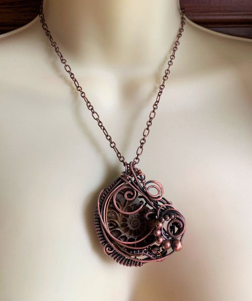 Drátovaný přívěsek Amonit steampunk — foto 3