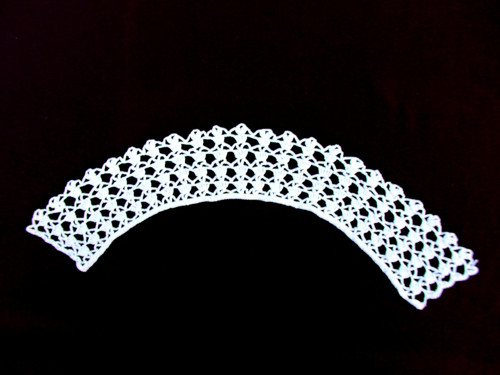 Háčkovaný límeček 322 cm, šířka 5 cm, — foto 3