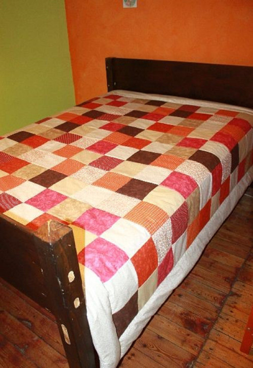 Bordo smetanový přehoz či přikrývka patchwork — foto 2