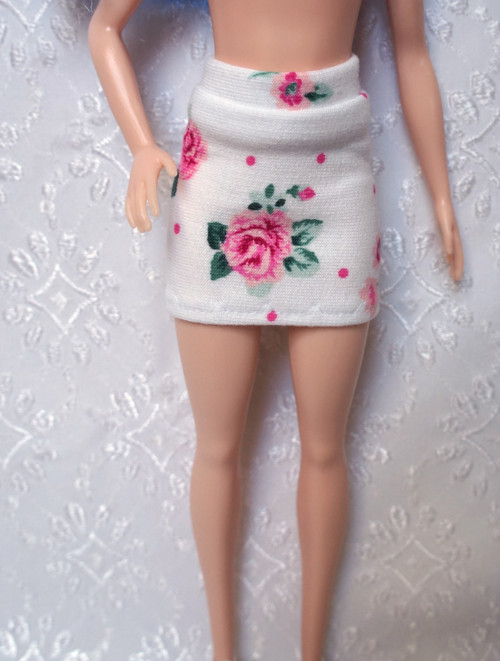 Barbie . natahovací sukně — foto 2
