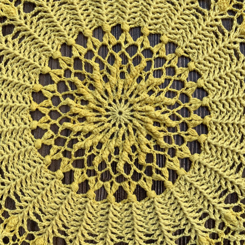 Háčkovaná dečka strukturovaná 35 cm — foto 3