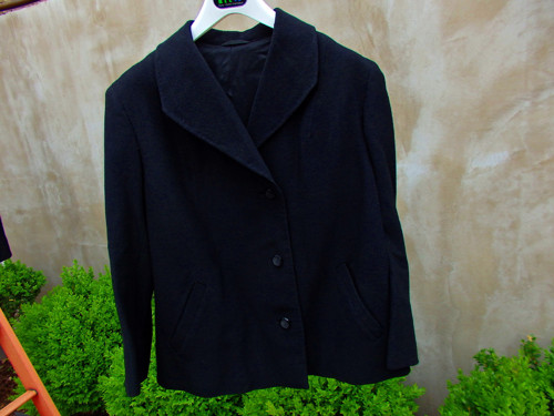 Černý kostýmek 390 Kč sleva 30 % — foto 2