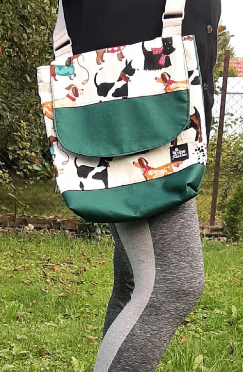 Taška flap crossbody Pejsci — foto 6