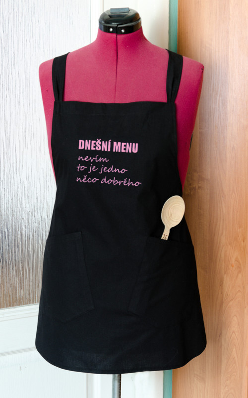 Černá zástěra - dnešní menu bílý nápis — foto 3