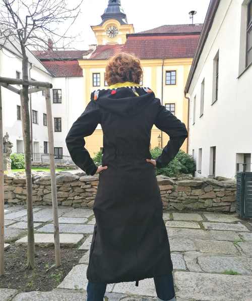 Dlouhý kabát ze softshellu — foto 3