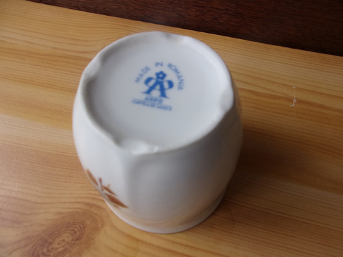 Starý porcelánový hrníček — foto 2