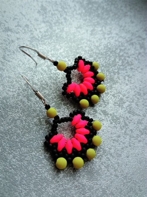 Náušnice UV Crescent Pink Mustard — foto 5